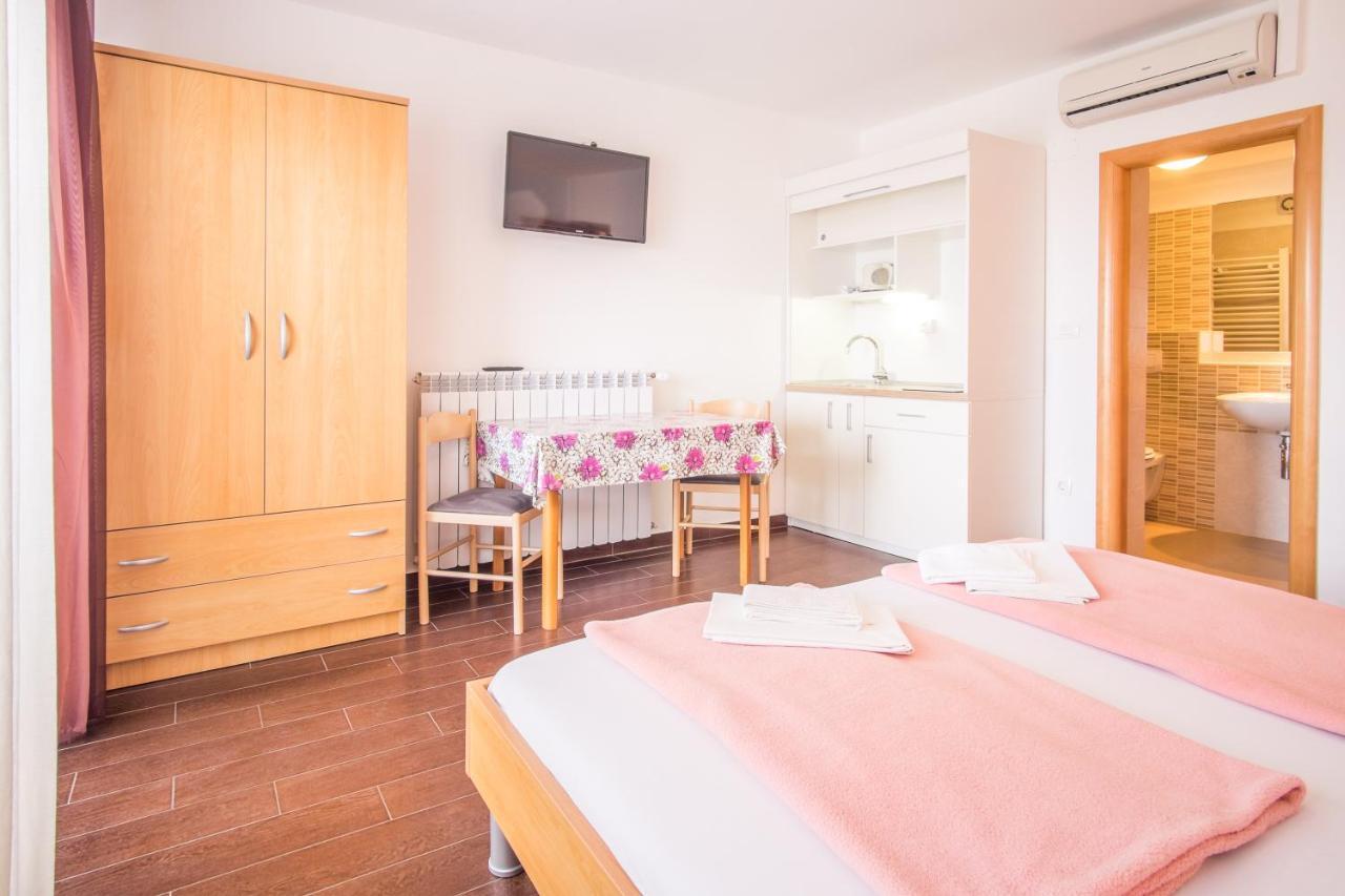 Apartments Bogdanic Krk I Krk Town Exterior photo